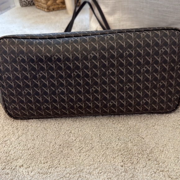 Tory Burch Tote - Picture 4 of 9